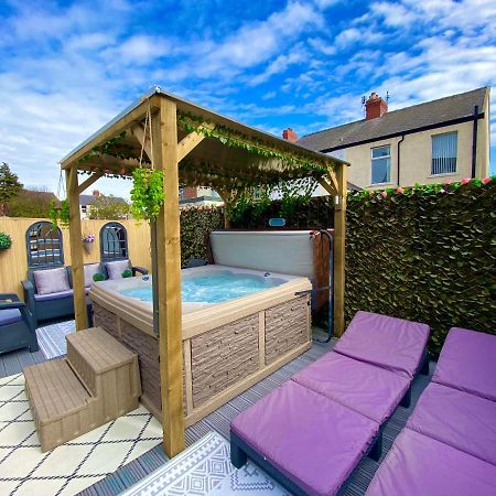 New…The Hottub House Blackpool Pleasure Beach Экстерьер фото