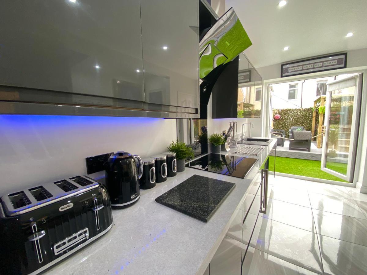 New…The Hottub House Blackpool Pleasure Beach Экстерьер фото