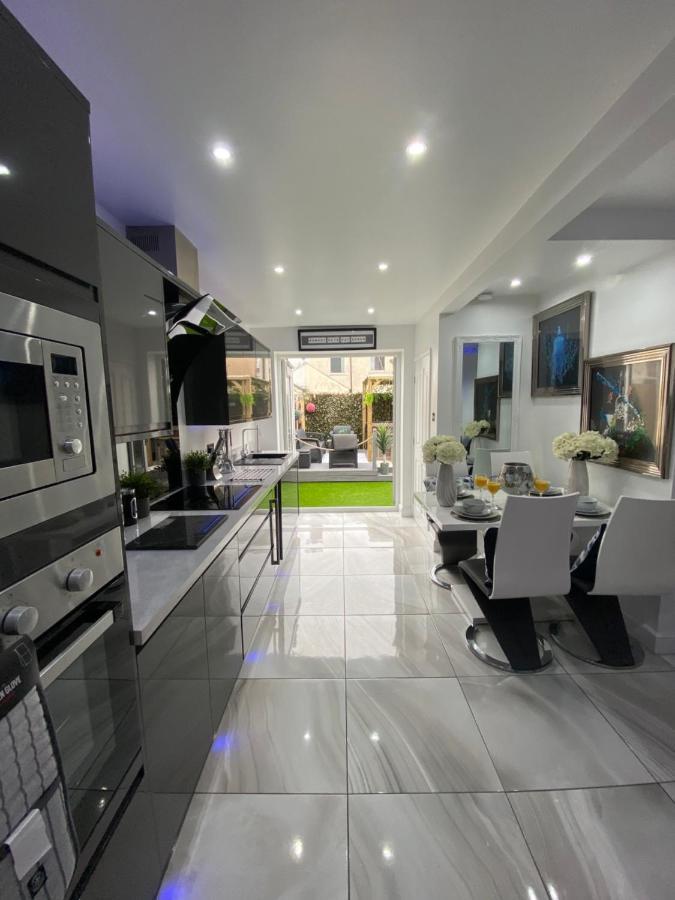 New…The Hottub House Blackpool Pleasure Beach Экстерьер фото